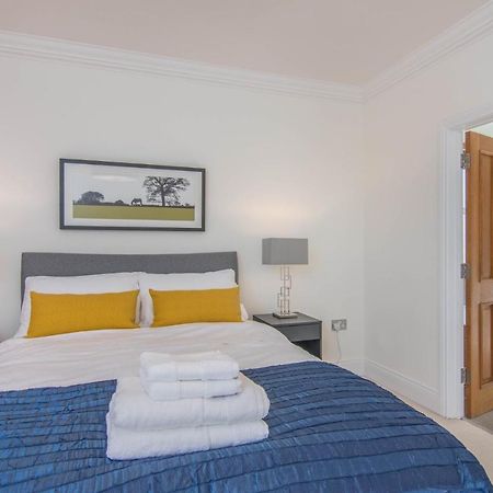 Jubilee Mansions 5* Retreat Apartment Peterborough Bagian luar foto