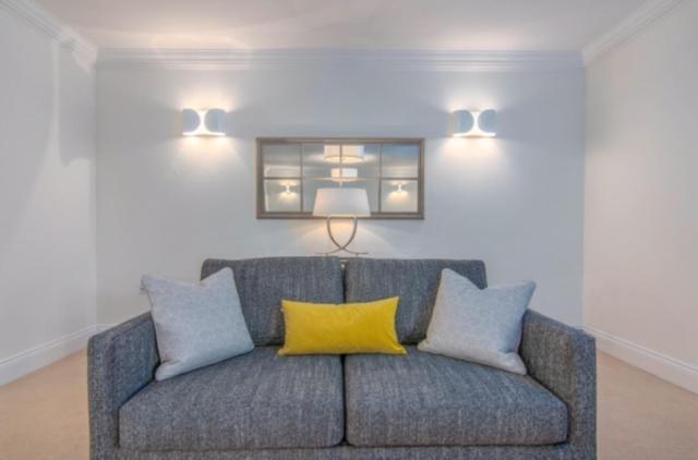 Jubilee Mansions 5* Retreat Apartment Peterborough Bagian luar foto