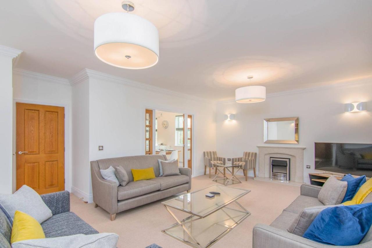 Jubilee Mansions 5* Retreat Apartment Peterborough Bagian luar foto