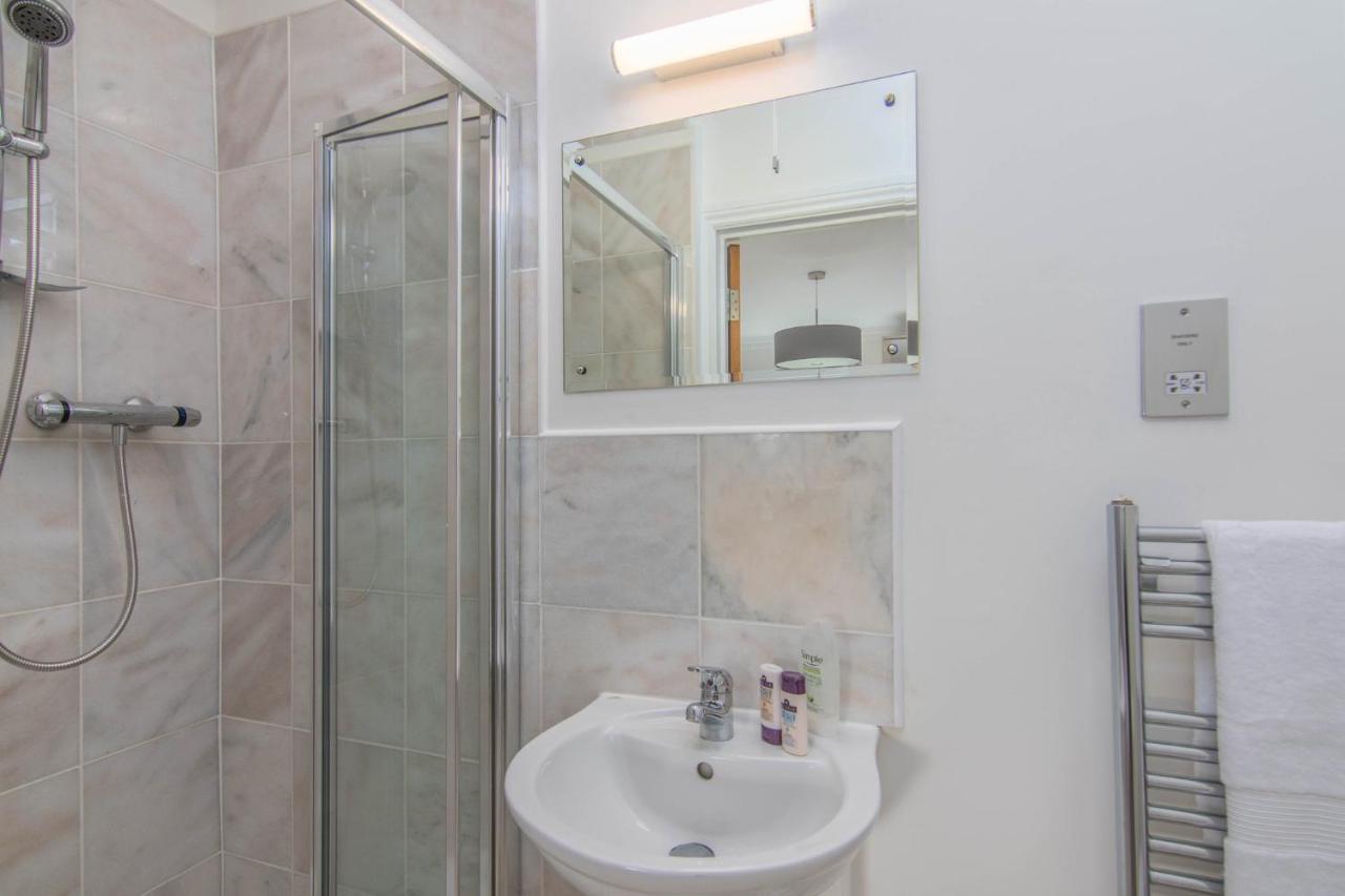 Jubilee Mansions 5* Retreat Apartment Peterborough Bagian luar foto