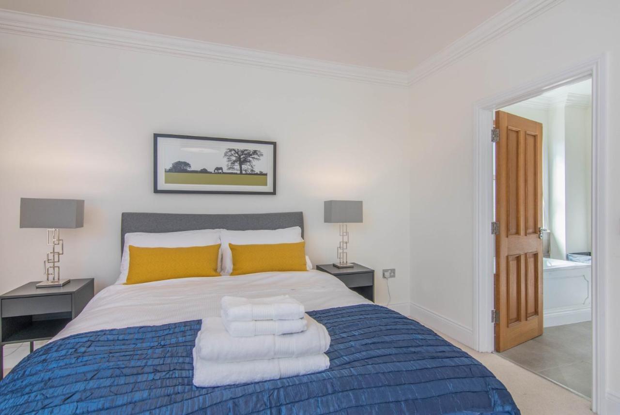 Jubilee Mansions 5* Retreat Apartment Peterborough Bagian luar foto