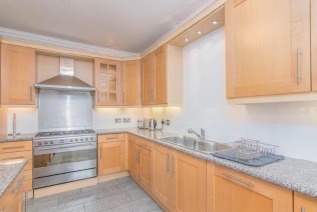 Jubilee Mansions 5* Retreat Apartment Peterborough Bagian luar foto