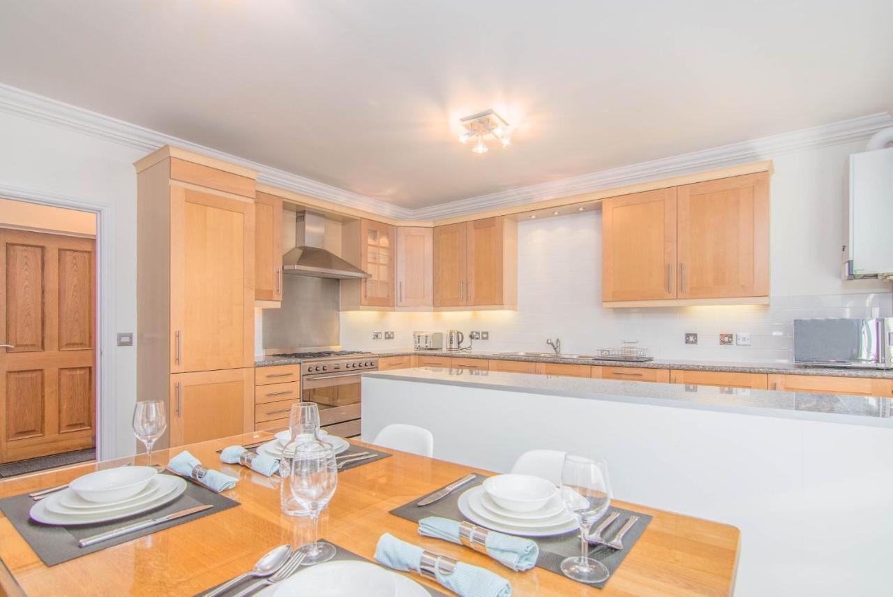 Jubilee Mansions 5* Retreat Apartment Peterborough Bagian luar foto
