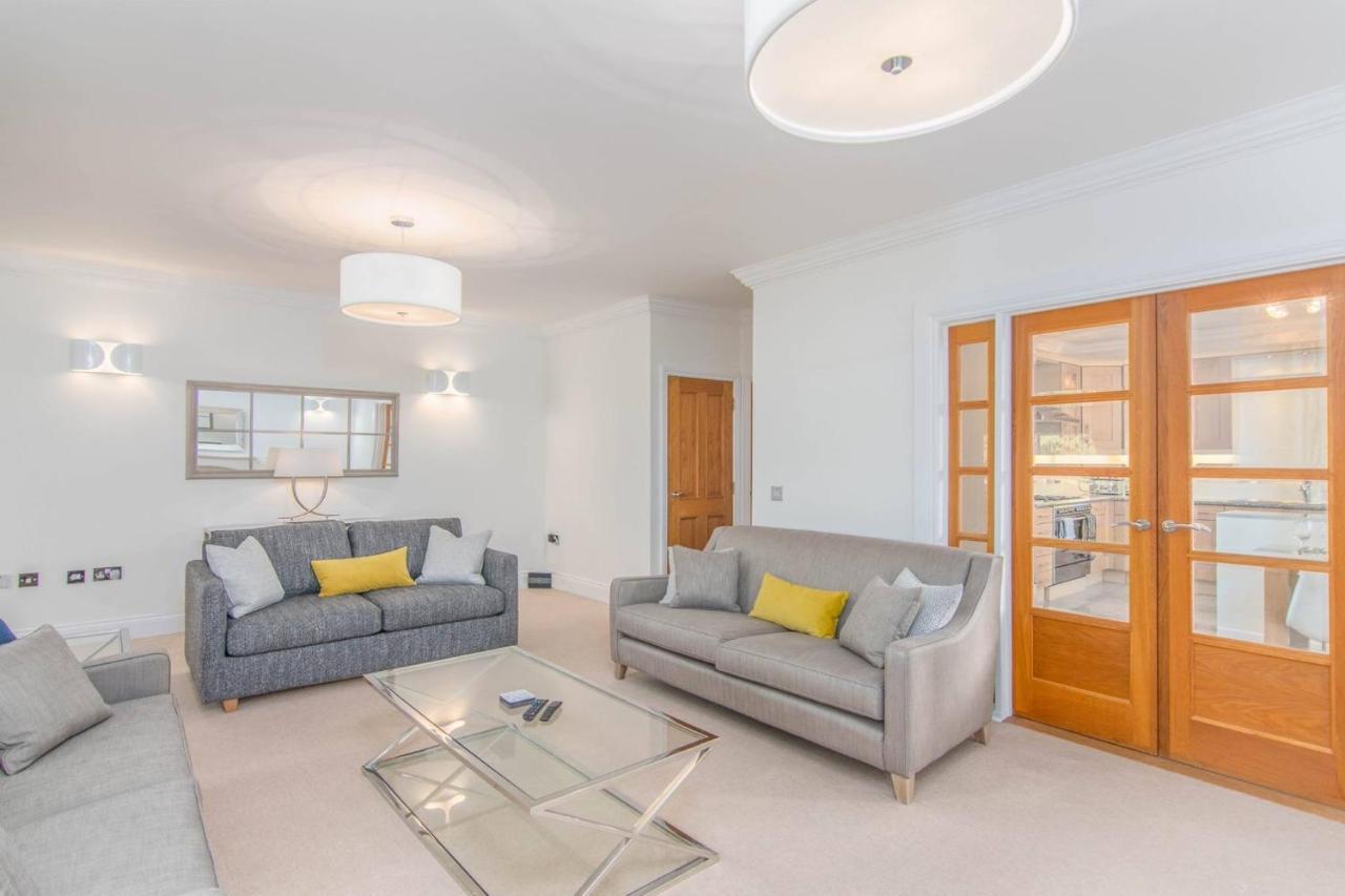 Jubilee Mansions 5* Retreat Apartment Peterborough Bagian luar foto