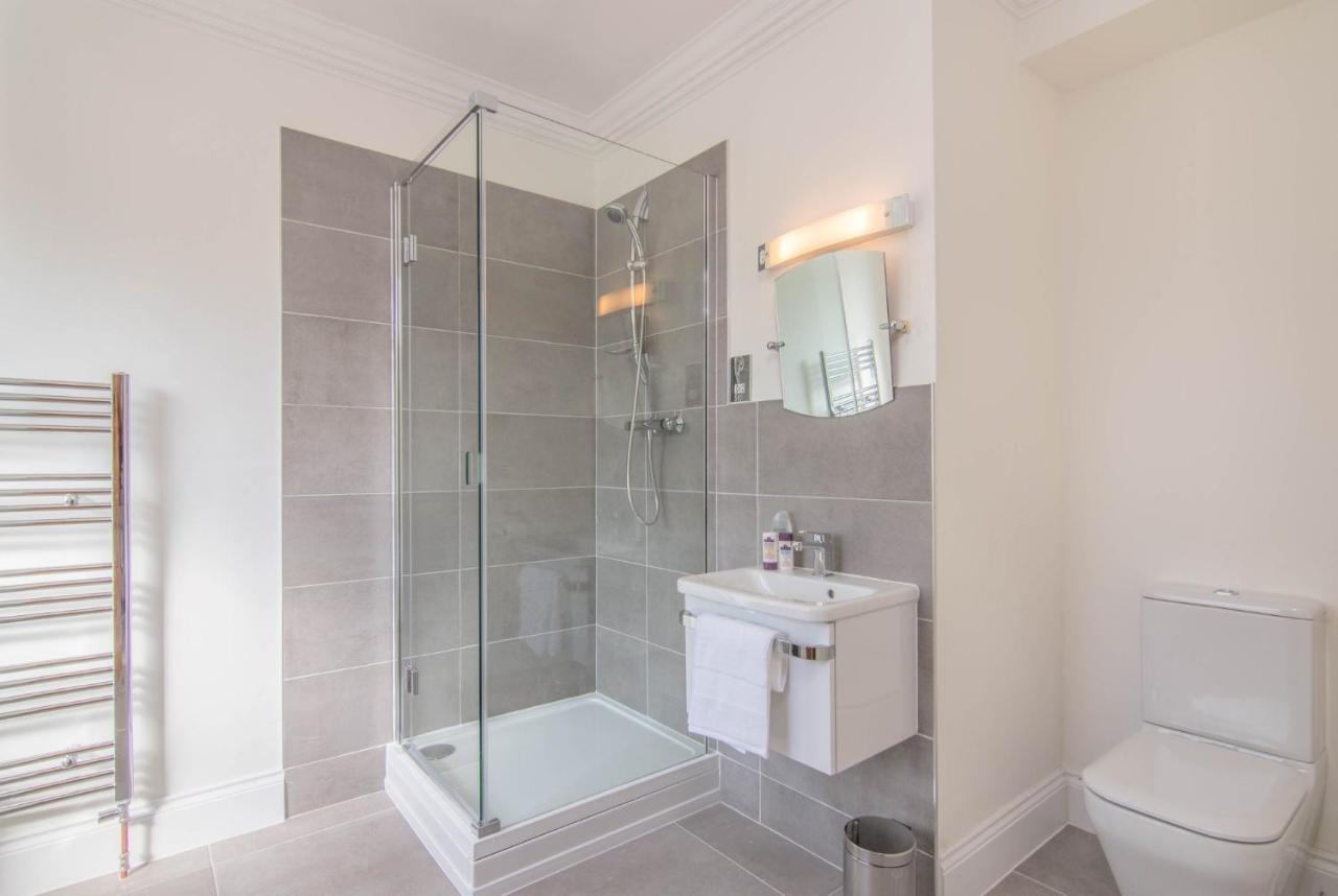 Jubilee Mansions 5* Retreat Apartment Peterborough Bagian luar foto