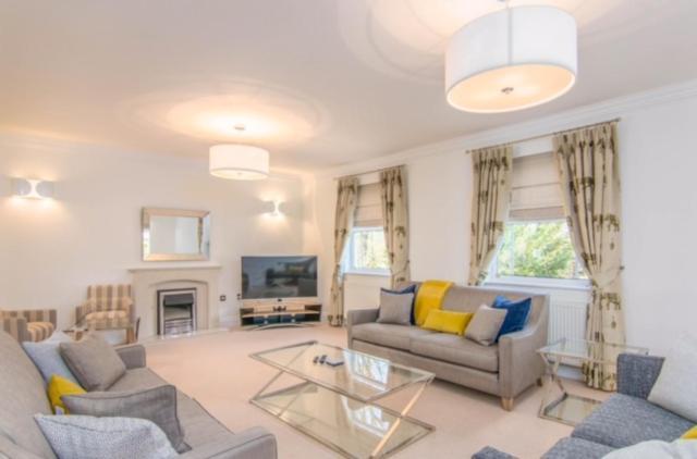 Jubilee Mansions 5* Retreat Apartment Peterborough Bagian luar foto